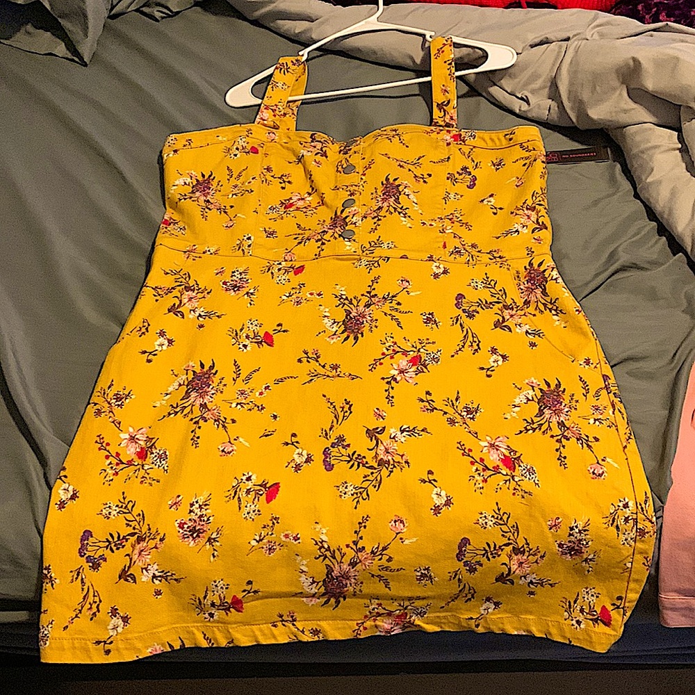 Cute new dress size XXXL Fits smaller